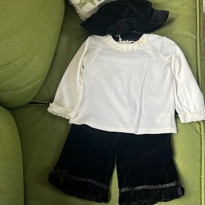 Place 3pc set- cream and black